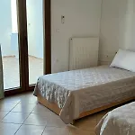 Limnes Seaside Retreat شقة *