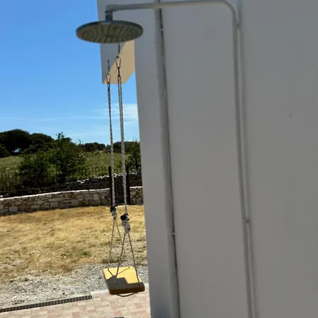 Limnes Seaside Retreat 아파트